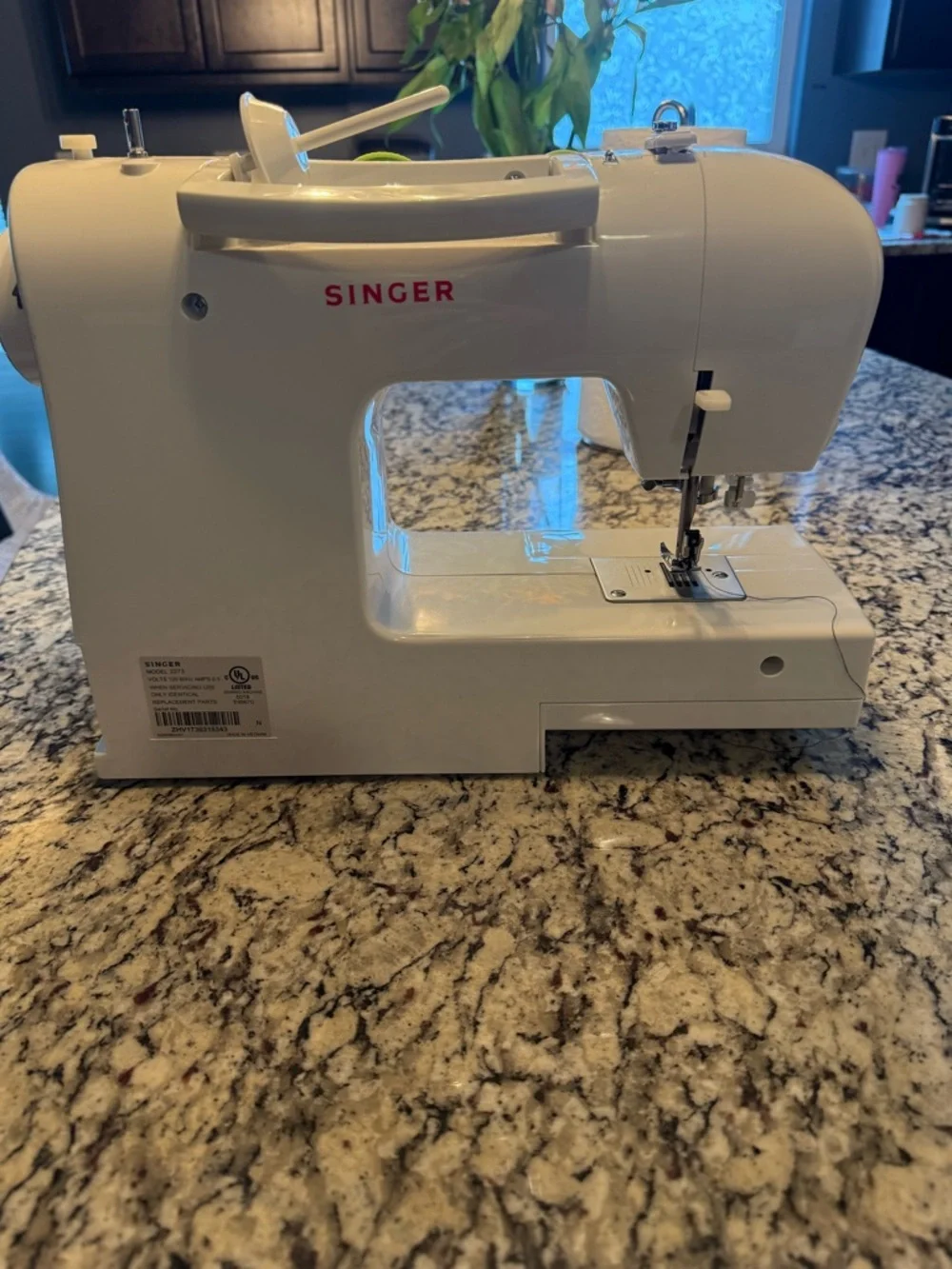 Singer Esteem II (model 2273) sewing machine - Picture 2 of 7